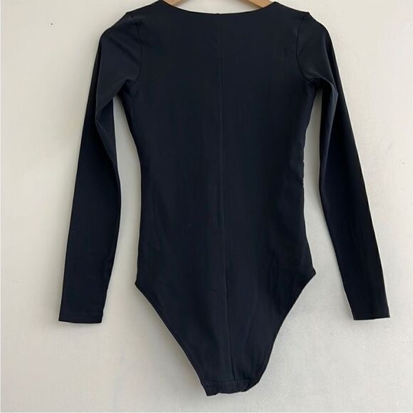 NWOT Everlane The Long-Sleeve V-neck Supima®
Bodysuit Size S - Picture 4 of 10